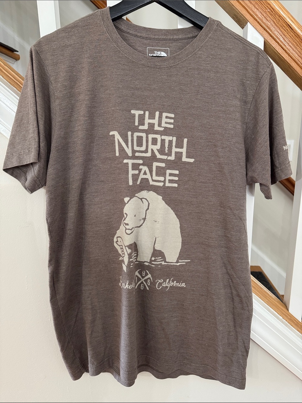The North Face Berkeley CA 1966 Bear Graphic Tee Brown Men’s Slim Fit M